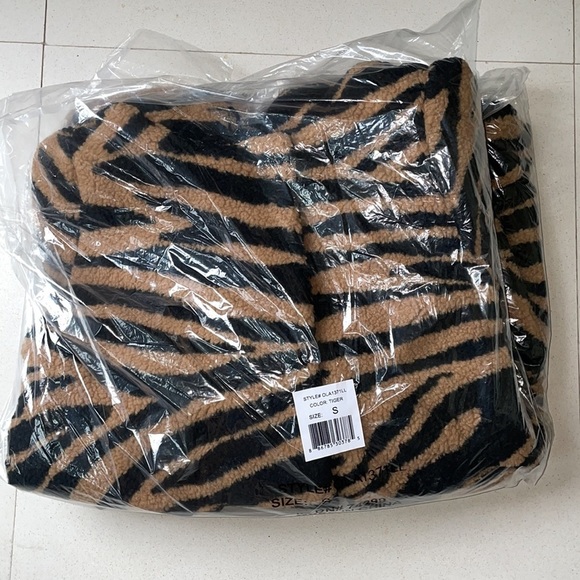 New Steve Madden Women's Tiger Sherpa Hooded Coat - Picture 6 of 13